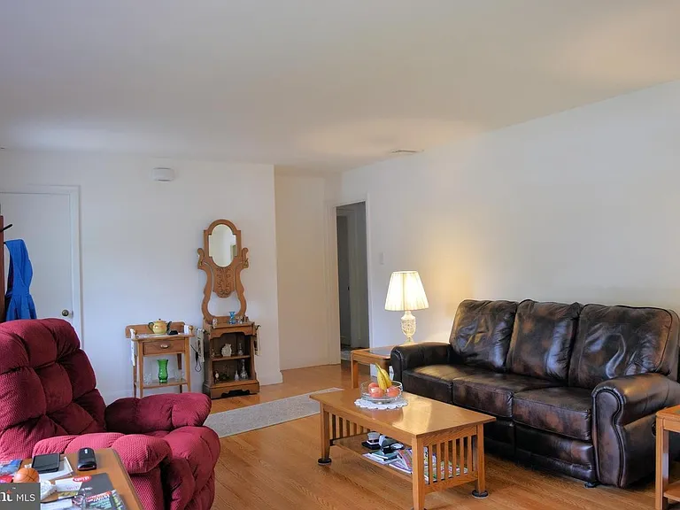 847 E Maple St — Photo 13