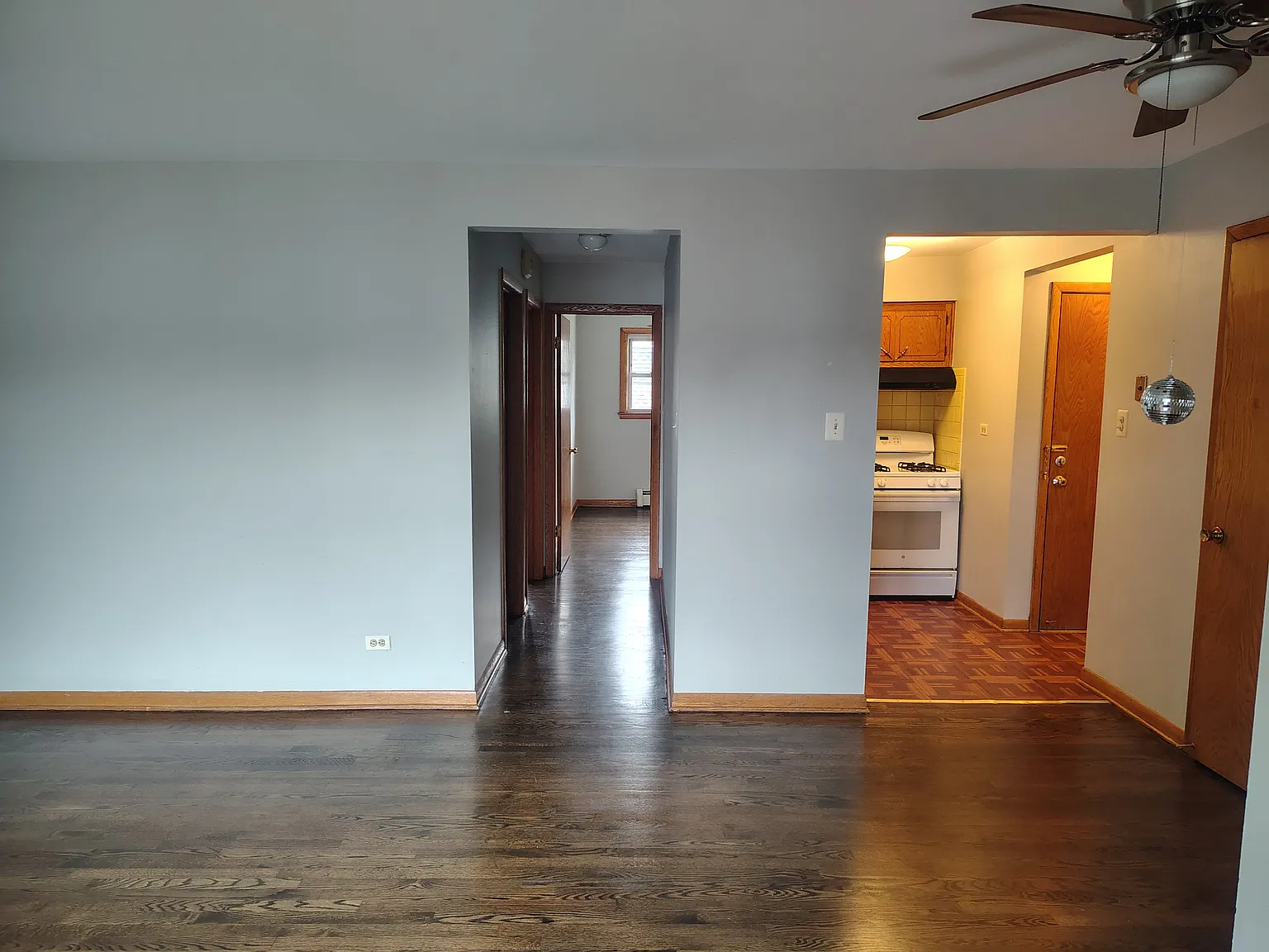2 bed, 820 sqft, $1,450 — Photo 2