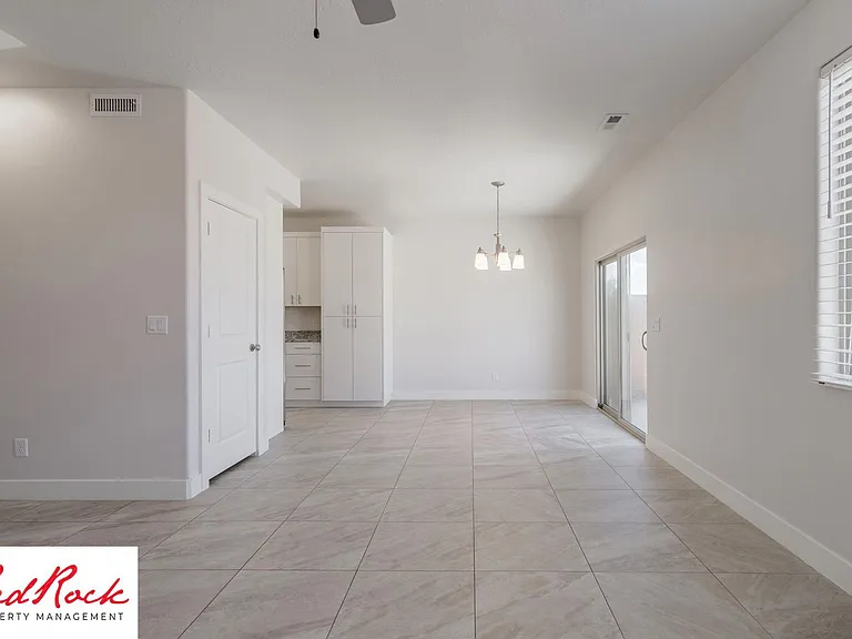 1005 N Tortoise Rock Dr #17 — Photo 2