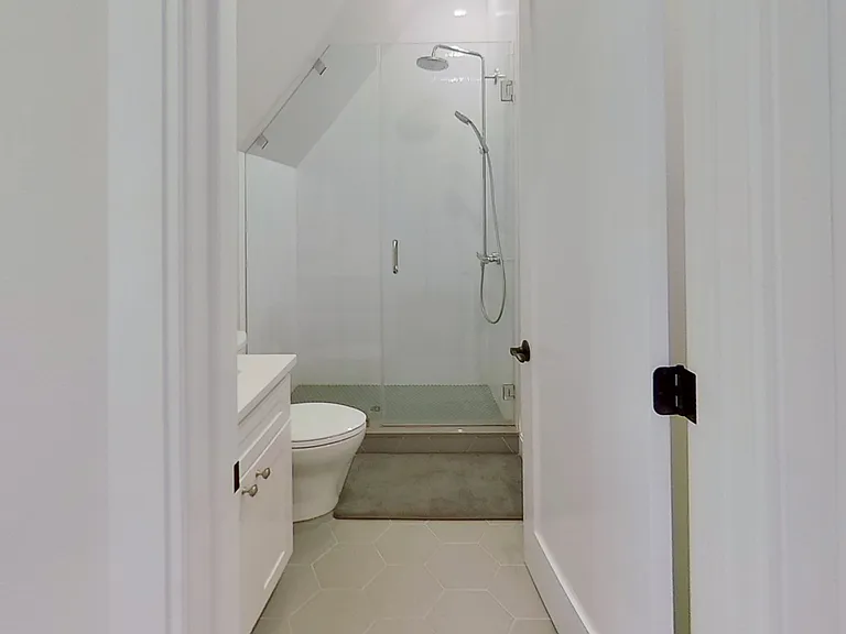 79 Linden St #5 — Photo 6