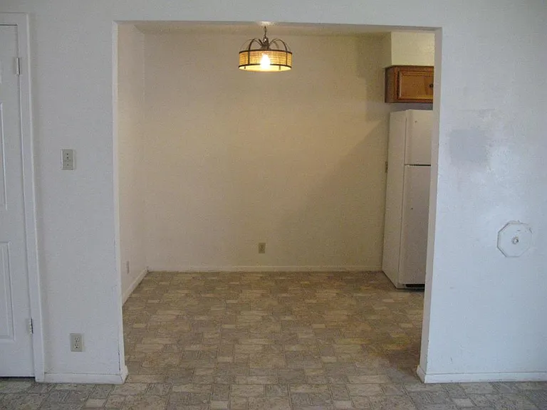 410 SE 6th St — Photo 10