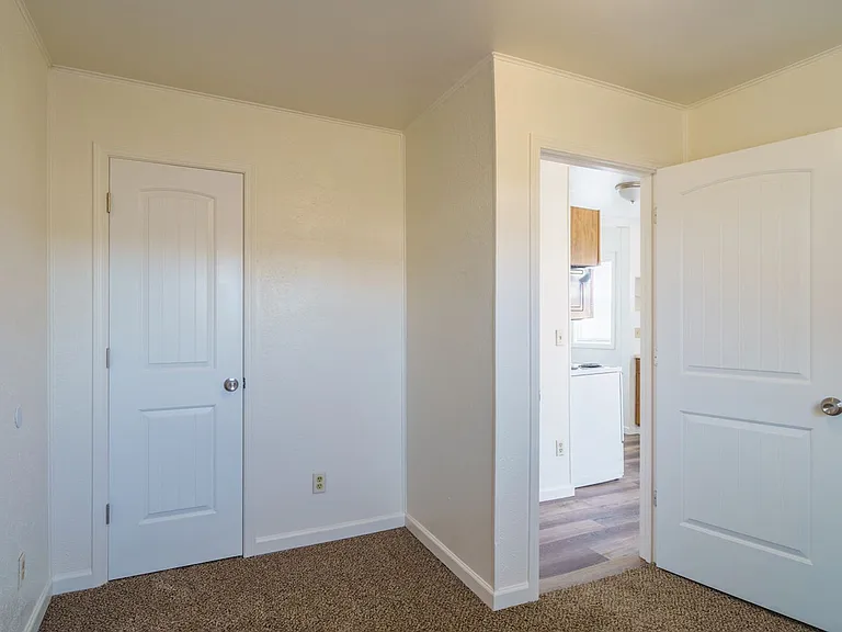 1025 W Columbia Ave — Photo 8