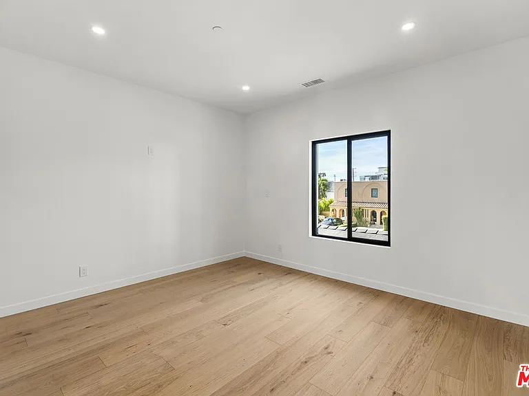 824 N Orange Grove Ave — Photo 25
