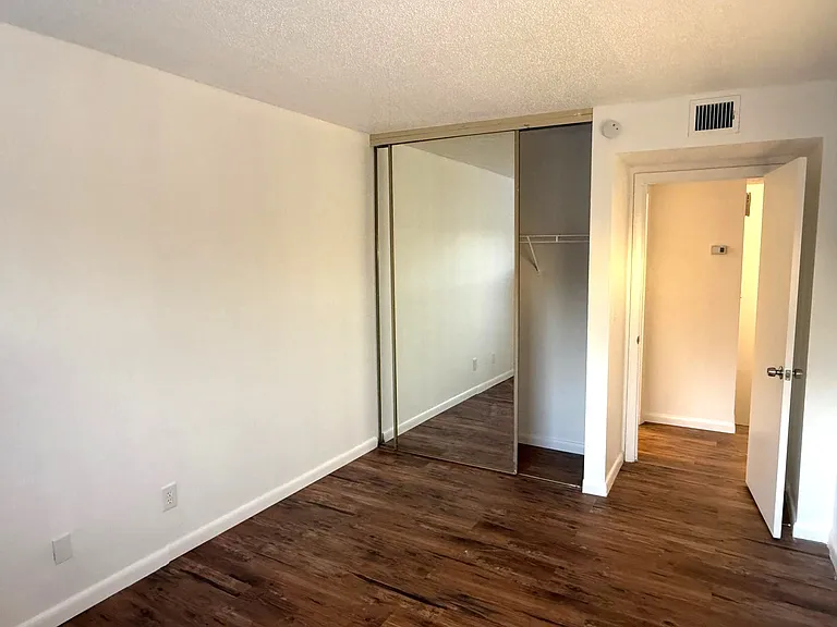 1406 Park Shore Cir #3 — Photo 14