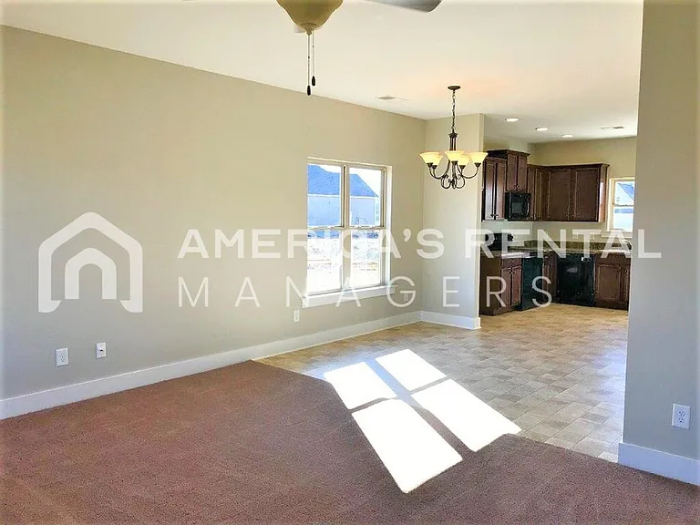 320 Union Station Dr — Photo 5