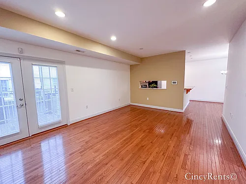 1716 Grandmere Lane - 3bd 2.5ba Townhome with 2 car garage! Private Balcony! Great Location - Eas... — Photo 4
