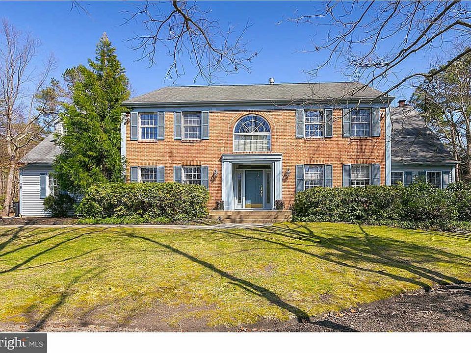 2nd image of 29 Macclesfield Dr