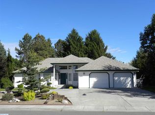 327 Broadmoor St, Richland, WA 99352