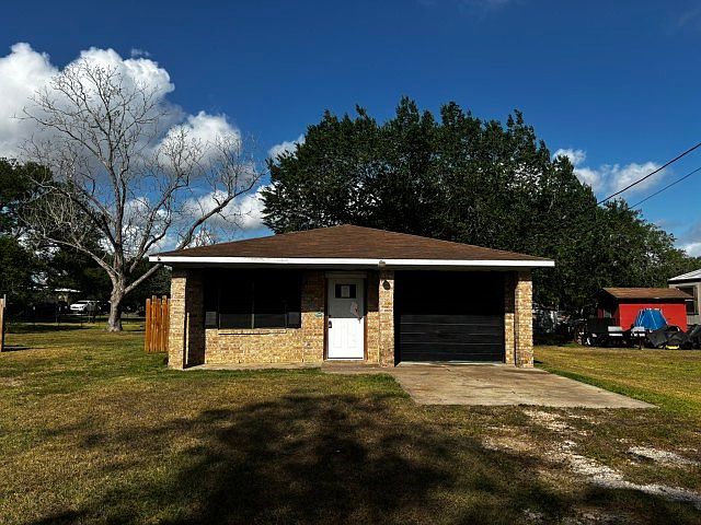 1st image of 122 Rosa St