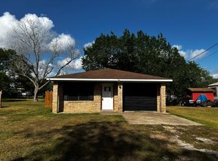 122 Rosa St, Edna, TX 77957