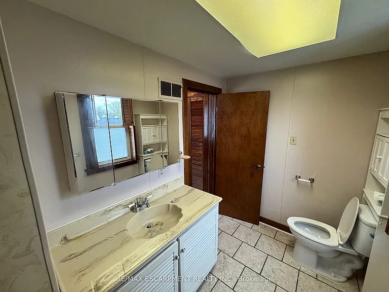 17 Lyons Ave #3 — Photo 6