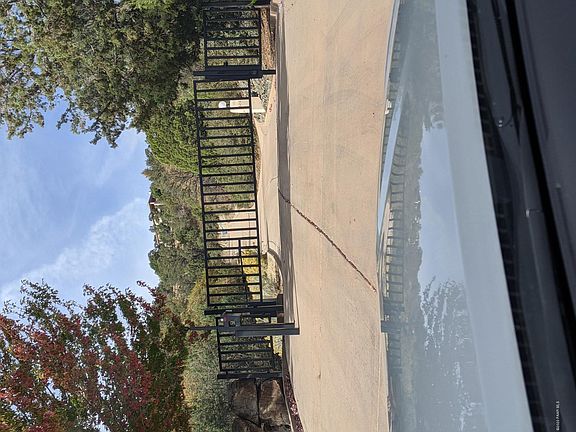 3rd image of 646 W Lee Blvd