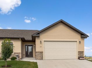 517 Falcon Crest Dr, Spearfish, SD 57783