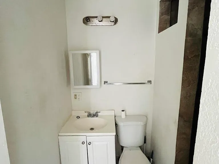 901 8th St #3 — Photo 7