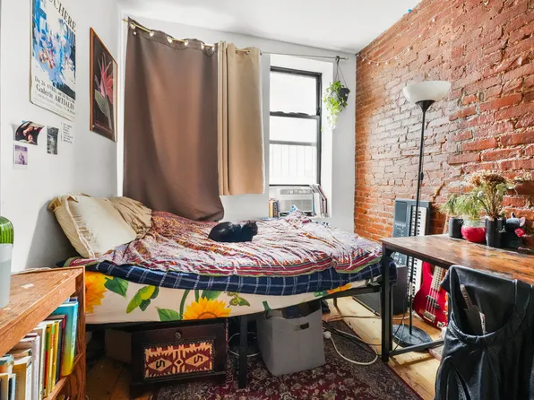 851 Hart Street image 1 of 18