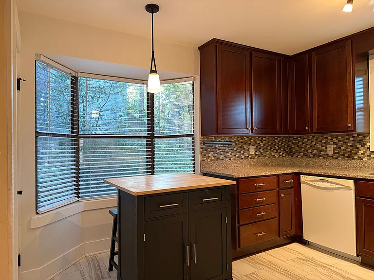 8 Shadywood Ct — Photo 7