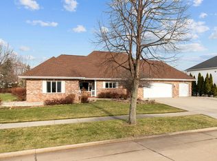 216 E Fernwood Ln, Appleton, WI 54913