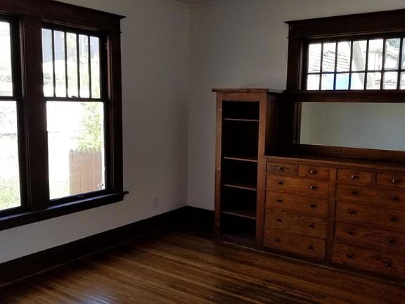 3rd image of 53 Iona Ave