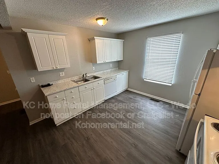 5654 N Anita Ave — Photo 6