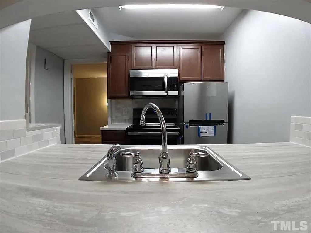 807 W Trinity Ave — Photo 3