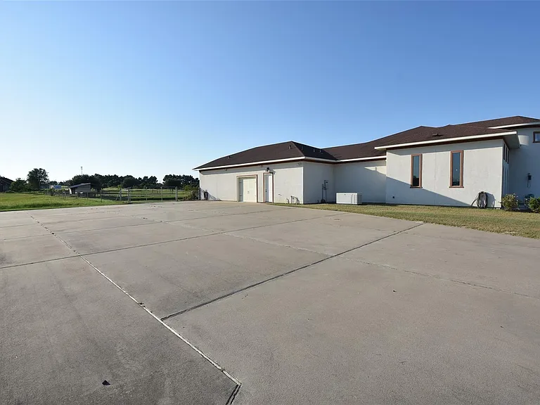 825 Grubbs Rd — Photo 45