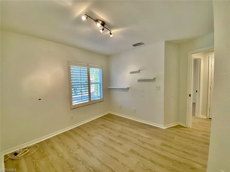 1096 Woodshire Ln #C212 — Photo 14