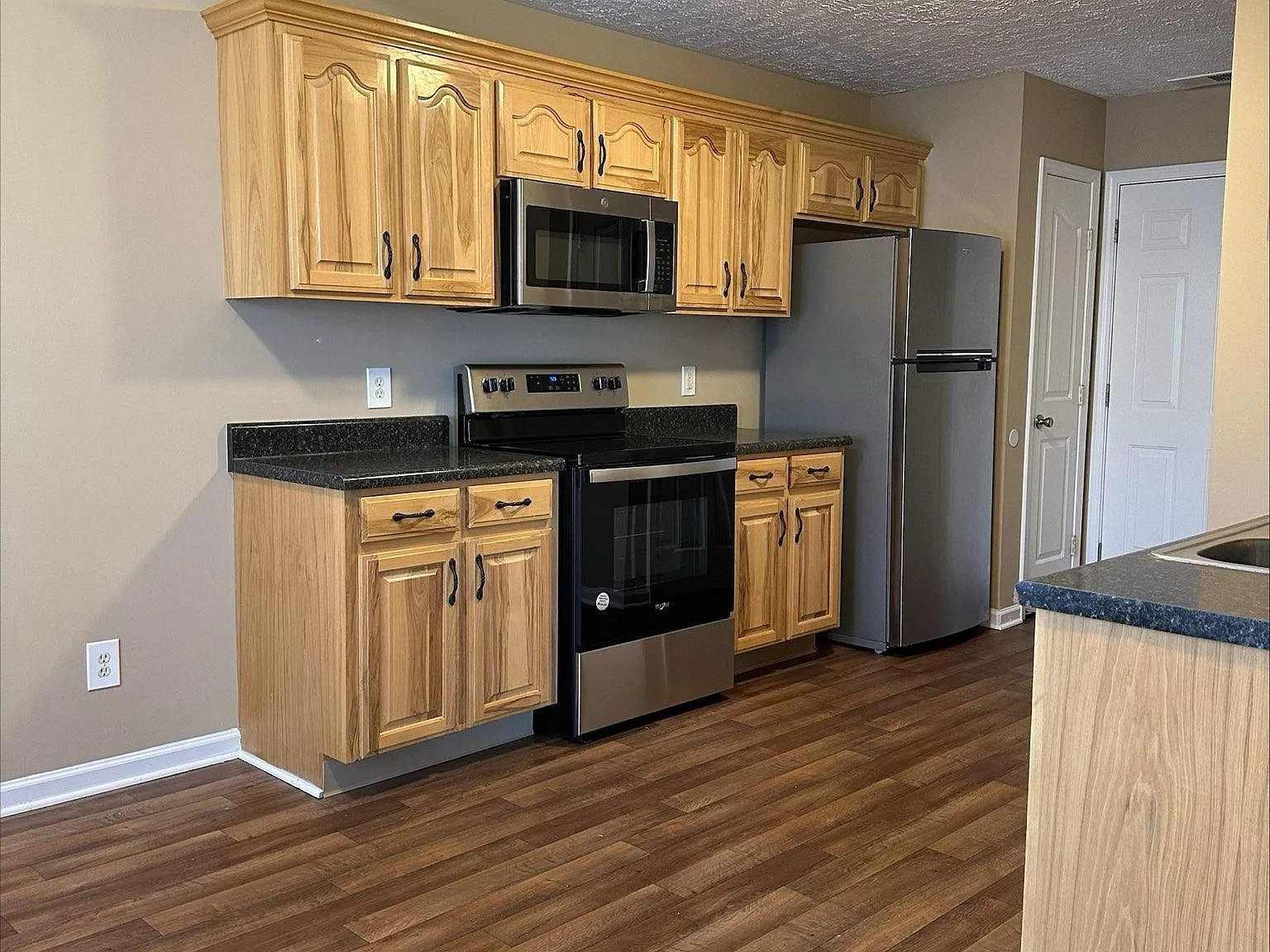 3 bed, 1271 sqft, $1,875 — Photo 3