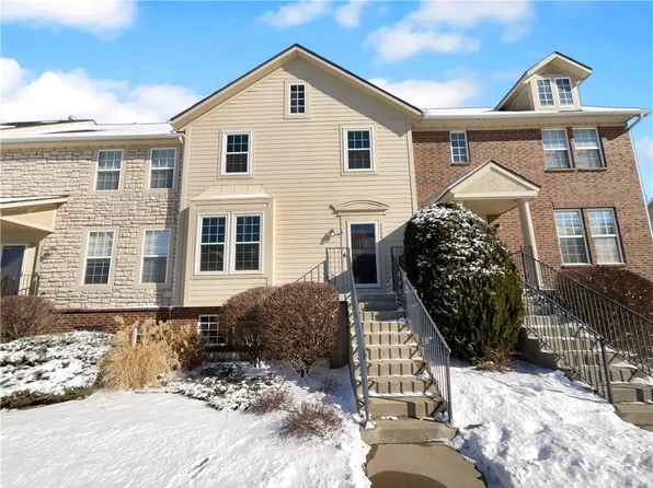 12341 S Tallgrass Dr, Olathe, KS 66061