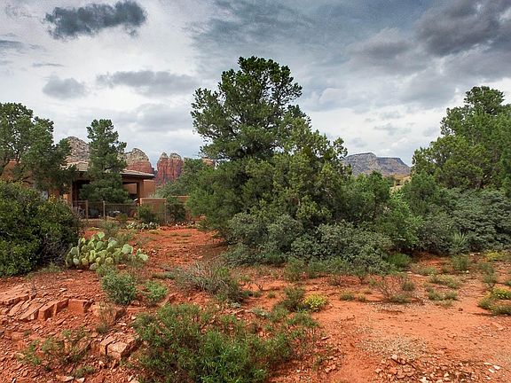 2nd image of 25 Whitetail Ln