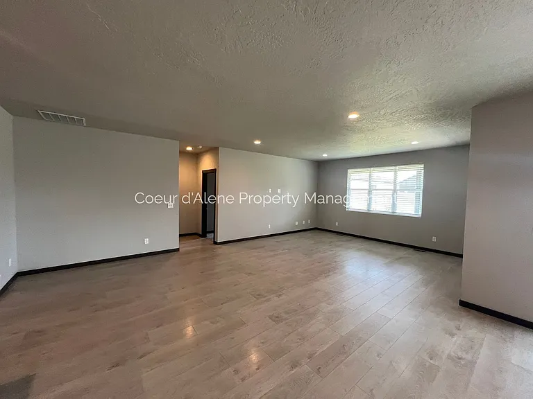 246 N Olivewood Ln — Photo 7