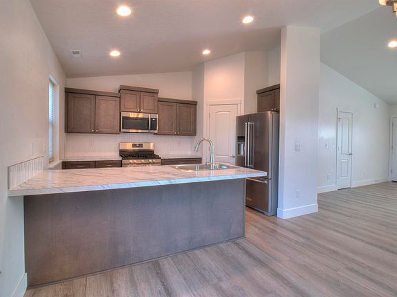 4th image of 10718 Chinook Dr