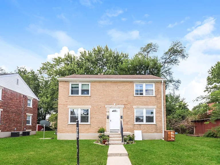 618-618 1/2 Lucas Dr — Photo 1