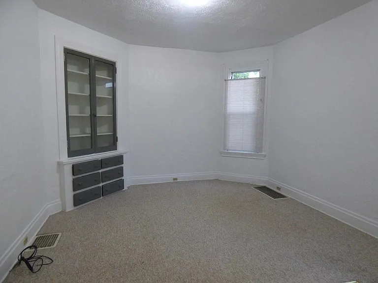 355 Grace St #1 — Photo 6