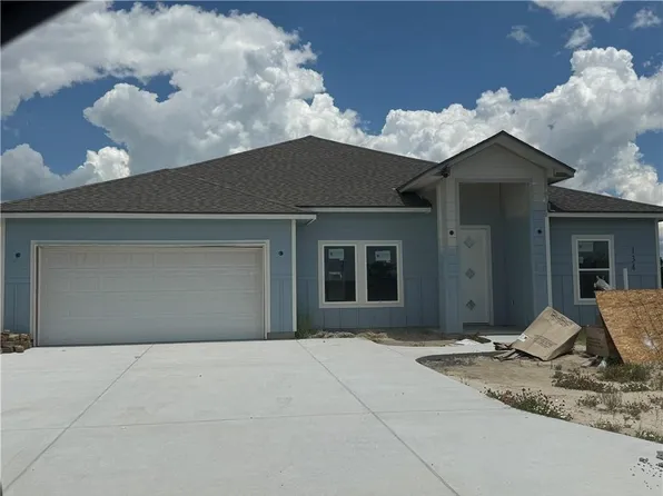 134 Heritage Park Dr, Rockport, TX 78382