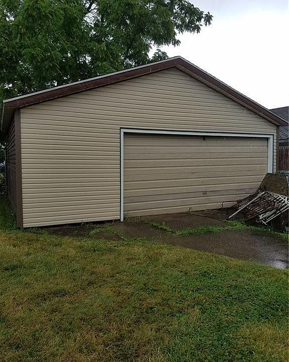 1st image of 609 Goodyear Ave