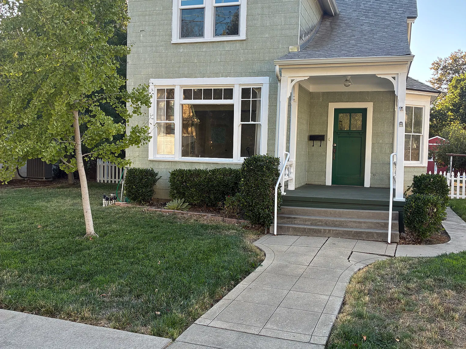 4 bed, 1.5 bath, 1915 sqft, $2,900 — Photo 2