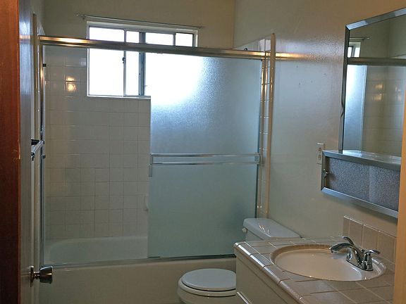 5th image of 1002 Rawlings Dr