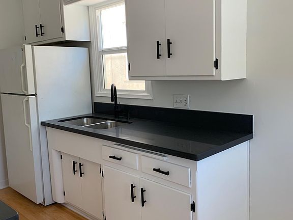 3rd image of 1047 E 1st St Unit 7