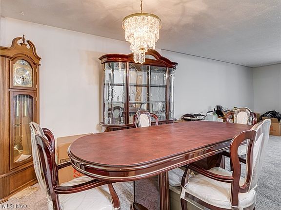 4th image of 5571 Carlton Dr