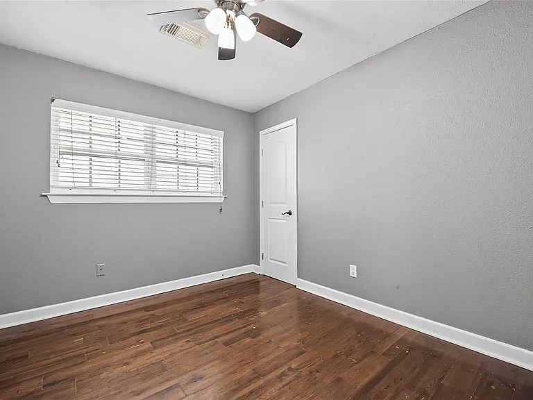 7713 Yoe St — Photo 31
