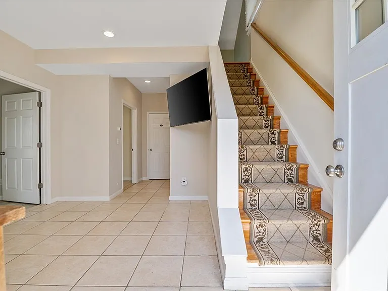 25 Gardners Ln — Photo 5