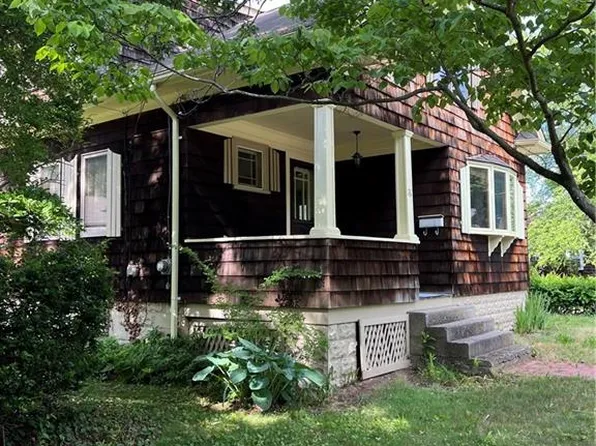 76 Lincoln Ave, Barrington, RI 02806