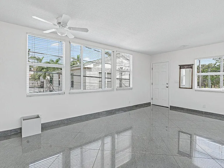 3709 S Olive Ave #301 — Photo 13