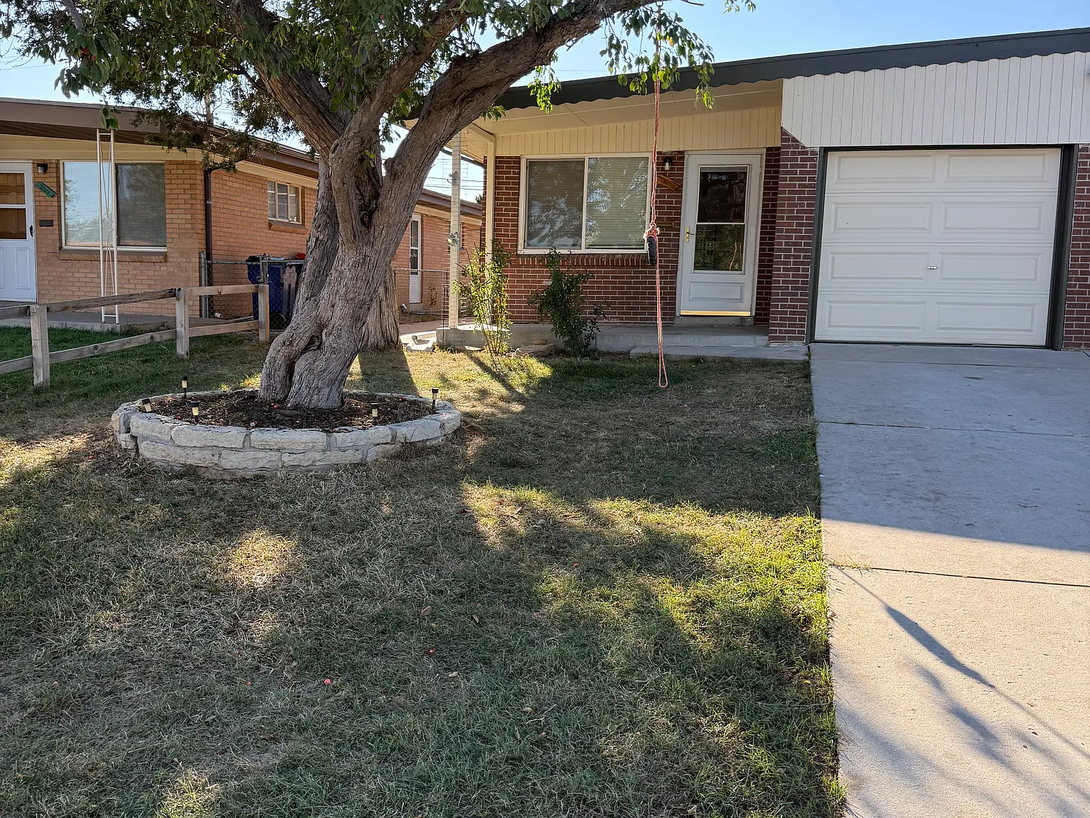 2 bed, 1100 sqft, $1,700 — Photo 2