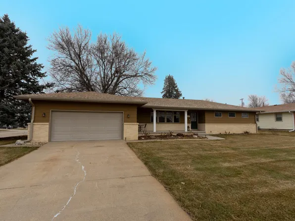 1944 W 11th St, Hastings, NE 68901