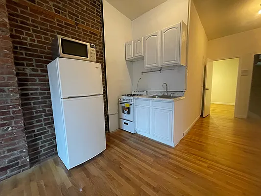 Rented by REAL New York | media 17