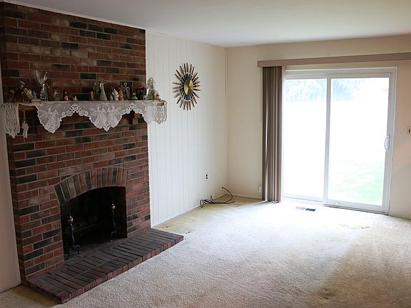 3rd image of 36660 Avondale St