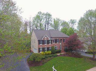 1135 Round Pebble Ln, Reston, VA 20194