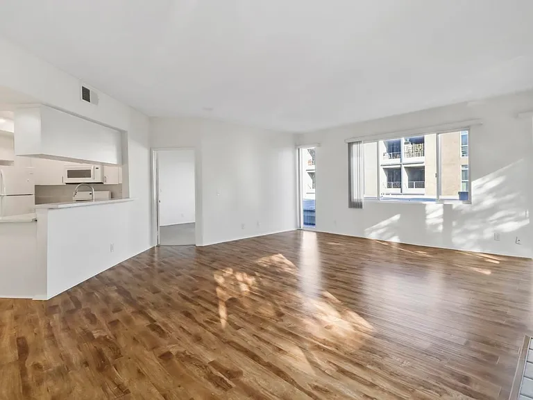 1828 Purdue Ave #201 — Photo 19
