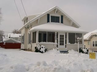 1032 N 15th St, Manitowoc, WI 54220